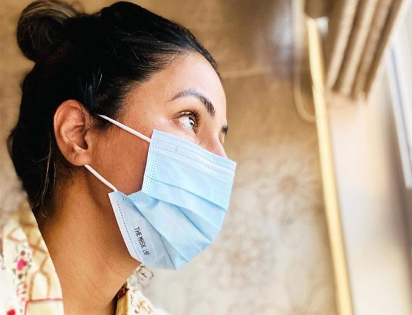 Hina Khan shares an emotional note while quarantined as she misses her late father, and unable to be present with her mother due to being tested covid positive.