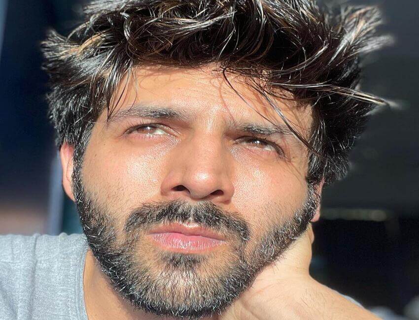 Kartik Aaryan's sun-kissed selfie breaks the internet, fans can't get enough of his smouldering looks