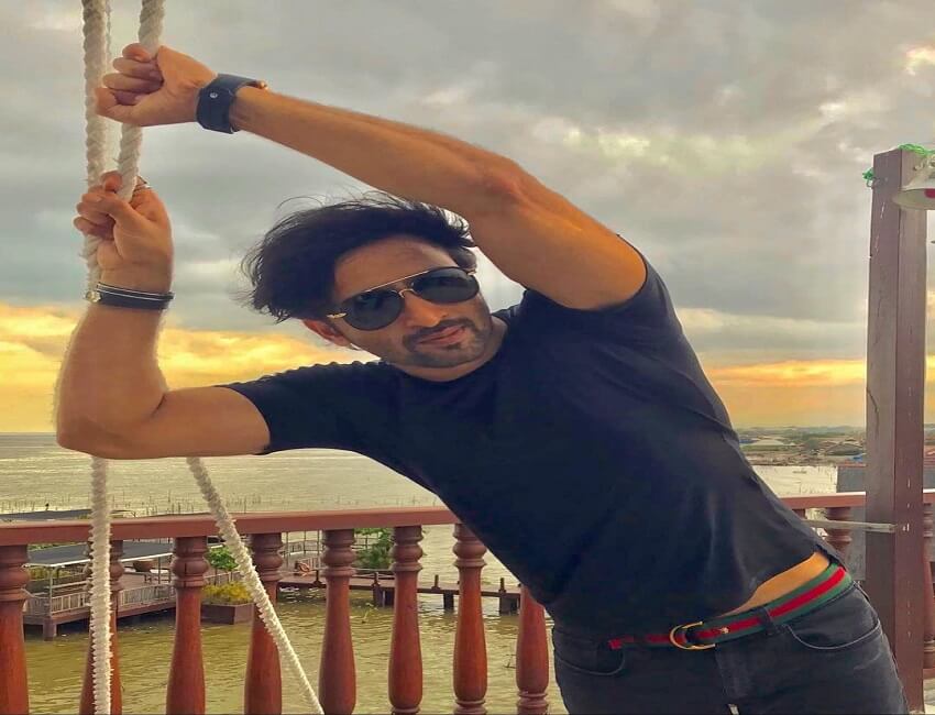 Shaheer Sheikh pens down an emotional note after getting to play Manav which was essayed by the late Sushant Singh Rajput